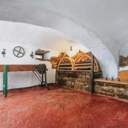 1827 Dağ evi Skála